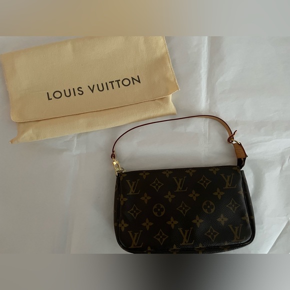 Louis Vuitton Purse/Wristlet in Signature Print with Convertible Leather Strap - Picture 1 of 7